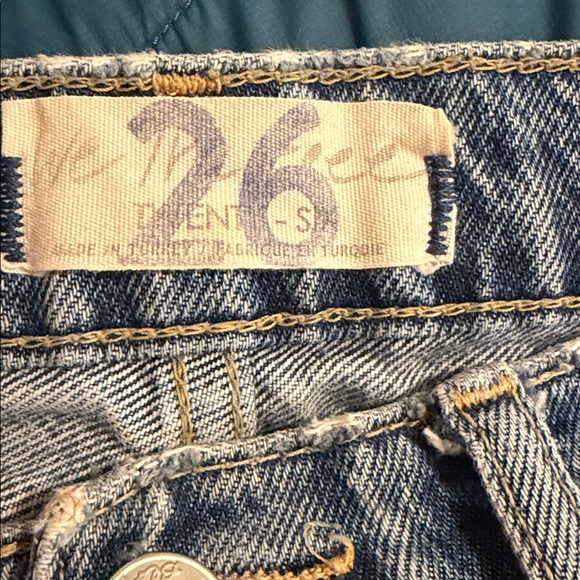 Free People LITA Light Wash Distressed High-Waisted Straight Leg Jeans size 26 - Picture 7 of 7